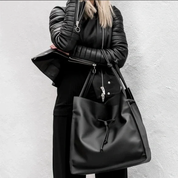 Von Holzhausen | Bags | Von Holzhausen Large Shopper Black  display picture 3